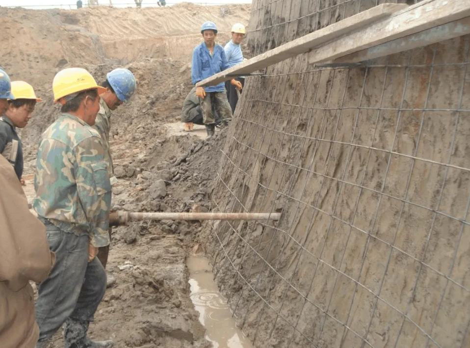 鄂州常见基坑支护开挖事故的原因分析与处理方法